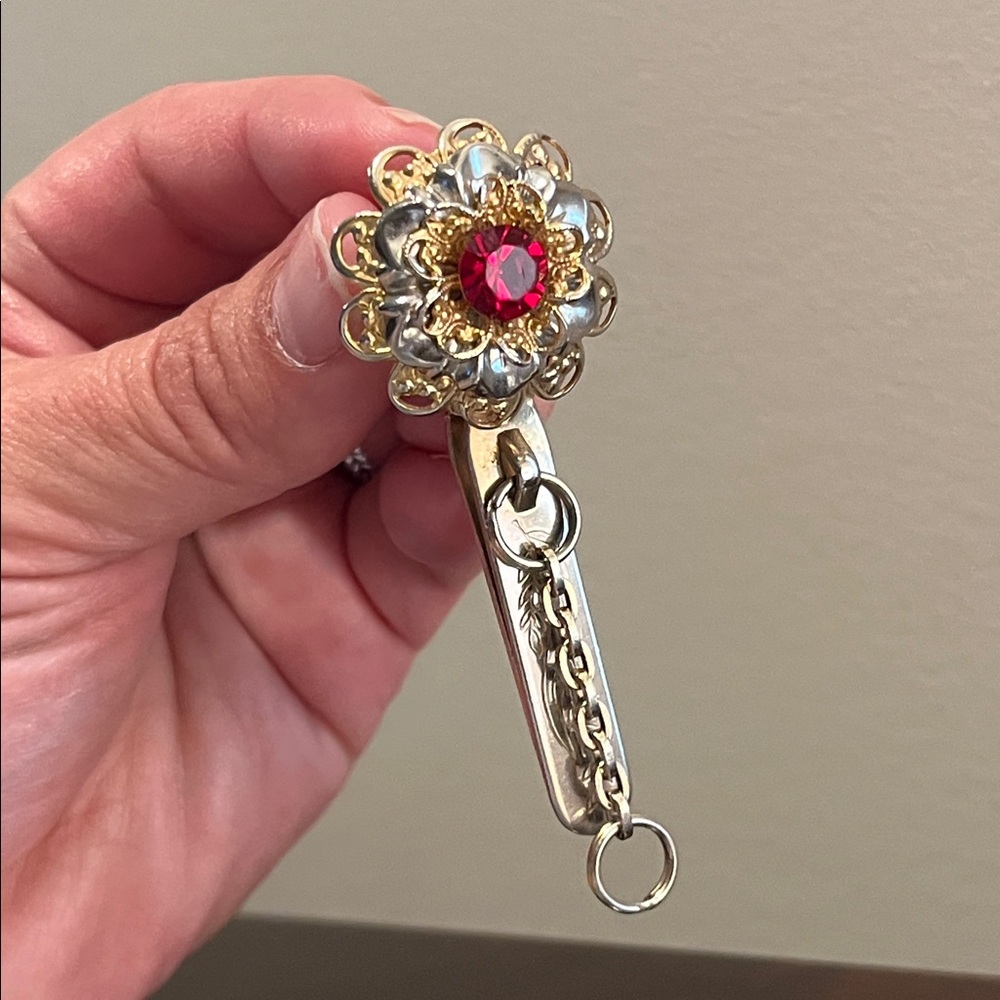 Vtg 50s Gold filigree & Red Gem Clip-On Key Holder - Picture 3 of 12